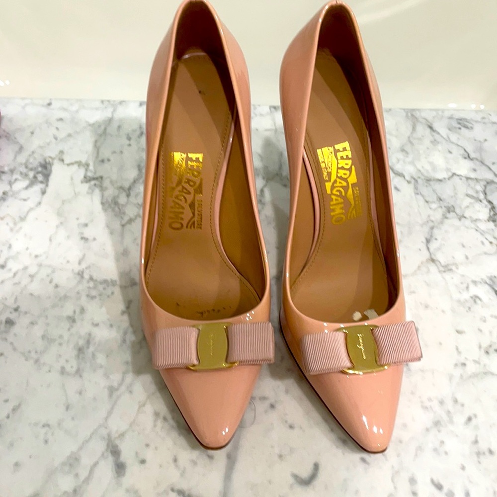 Ferragamo Varina Heels 9.5